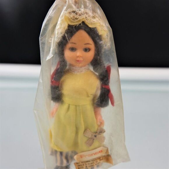 France Vintage 60s Dolls From Around the World - Picture 2 of 6